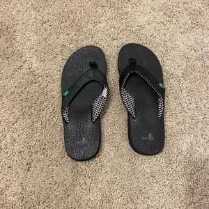 Women’s Sanuk yoga mat flip flops